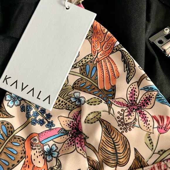 NWT: Kavala Collective Kalani Bikini Top in Paradiso Sand - size M - Picture 4 of 5